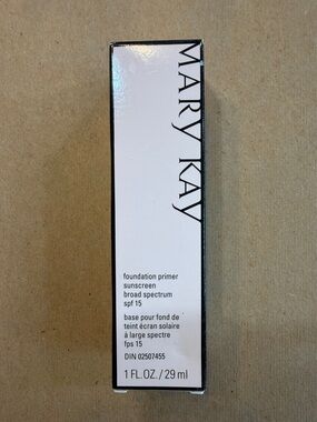 Mary Kay Primer SPF 15 - Pale Pink and White Packaging
